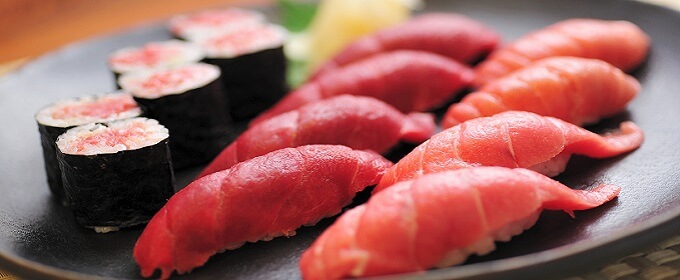 tuna sushi (maguro sushi)