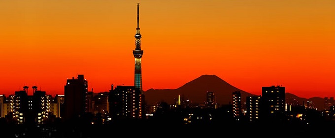 peak viewable from tokyo on a clear day